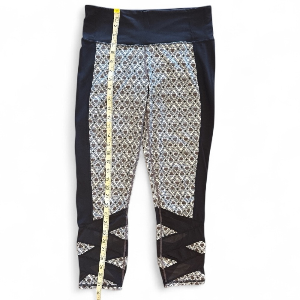 Athleta High Rise Mosaic Print Mantra Capri Leggings Mesh Detail Sz MT - Picture 9 of 13